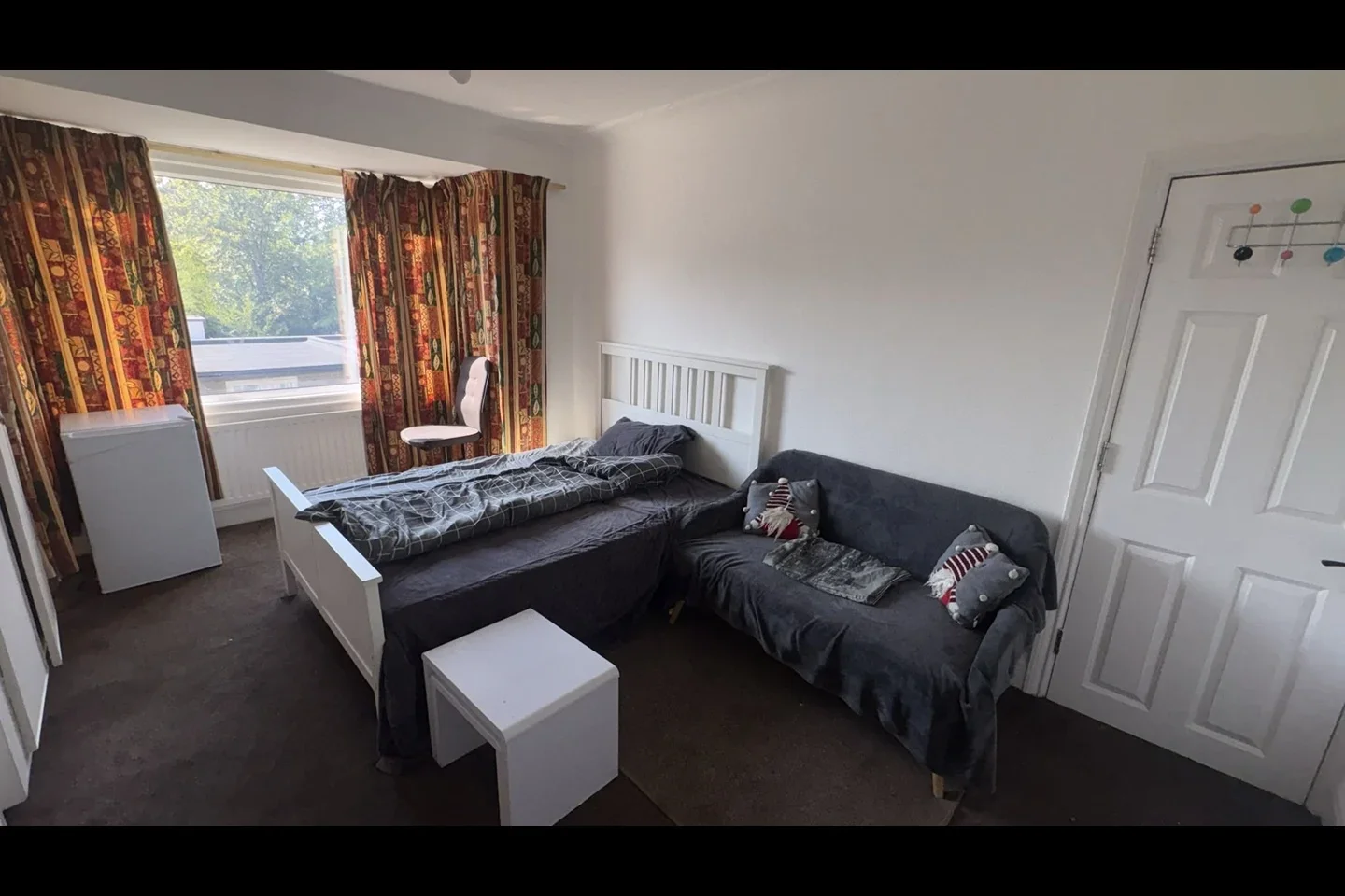 Room Longfield Avenue in Greater London