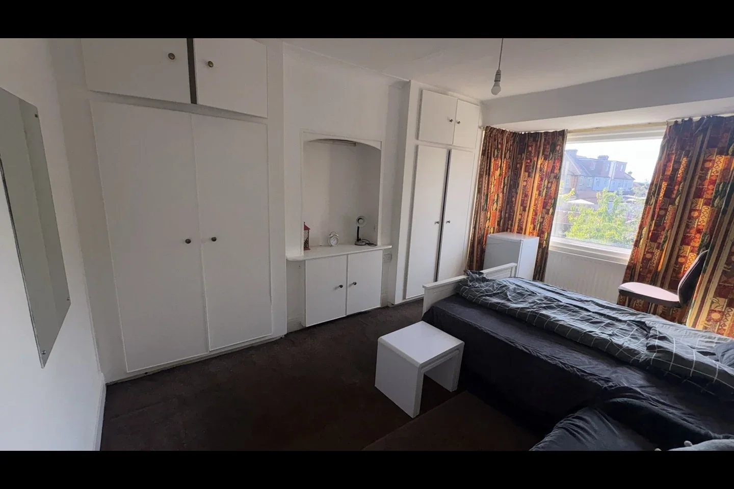Room Longfield Avenue in Greater London