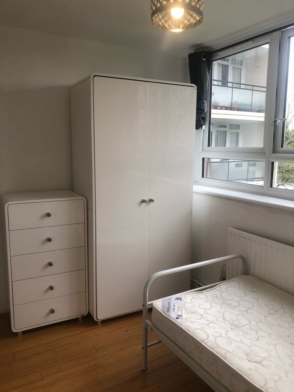 Room Southmead Road in Greater London