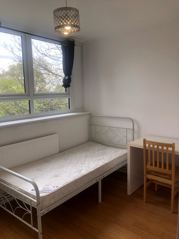 Room Southmead Road in Greater London