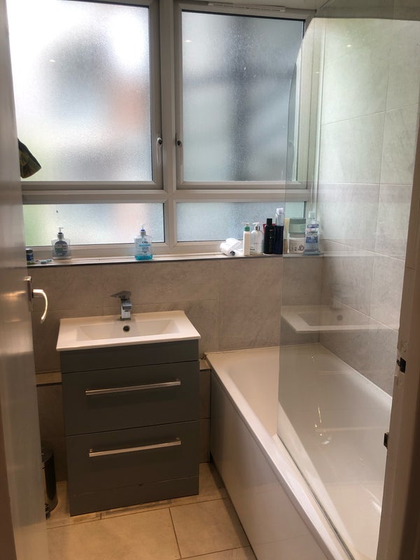 Room Southmead Road in Greater London