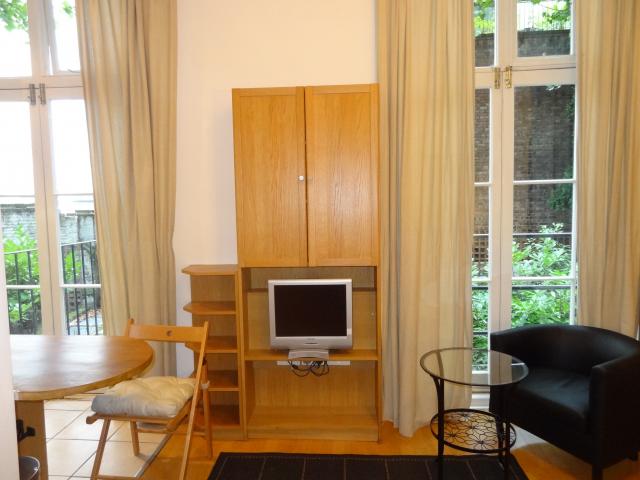 Flat Cartwright Gardens in Greater London