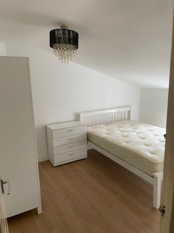 Room Romford Road in Greater London