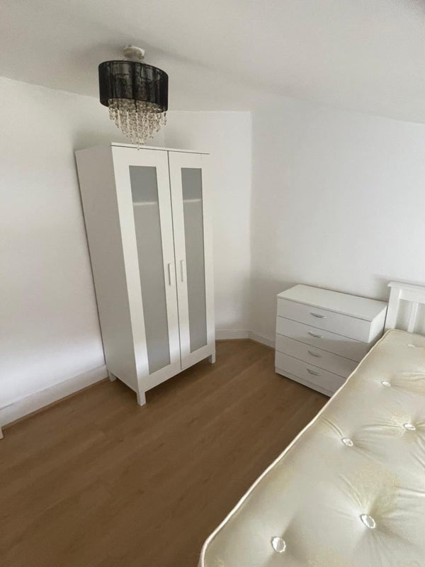 Room Romford Road in Greater London