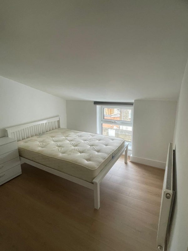 Room Romford Road in Greater London
