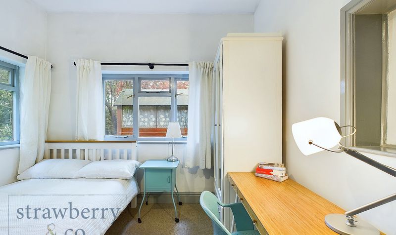 Room Bath Road in Bristol