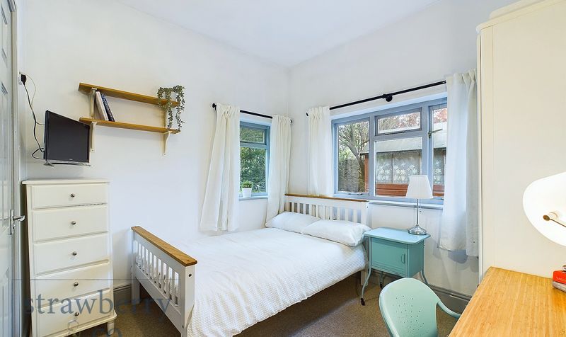 Room Bath Road in Bristol
