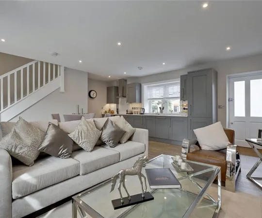 Flat Baker Street in Elmbridge