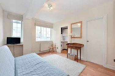 Flat Sloane Avenue in Greater London