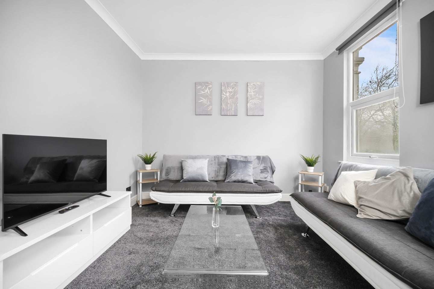 Flat Dames Road in Greater London