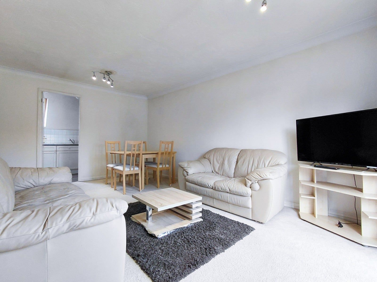 Flat Gatcombe Mews in Greater London