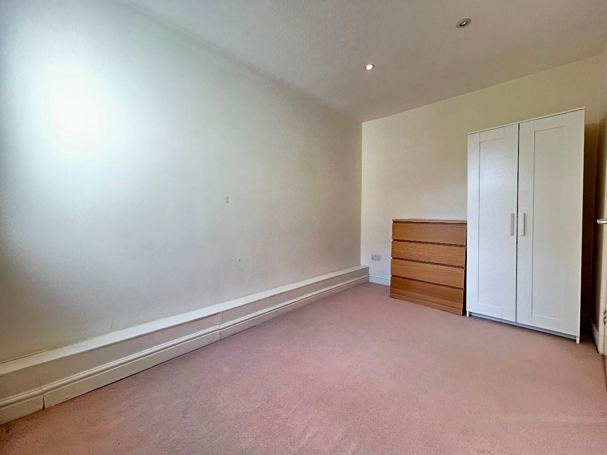 Flat Durnsford Road in Greater London
