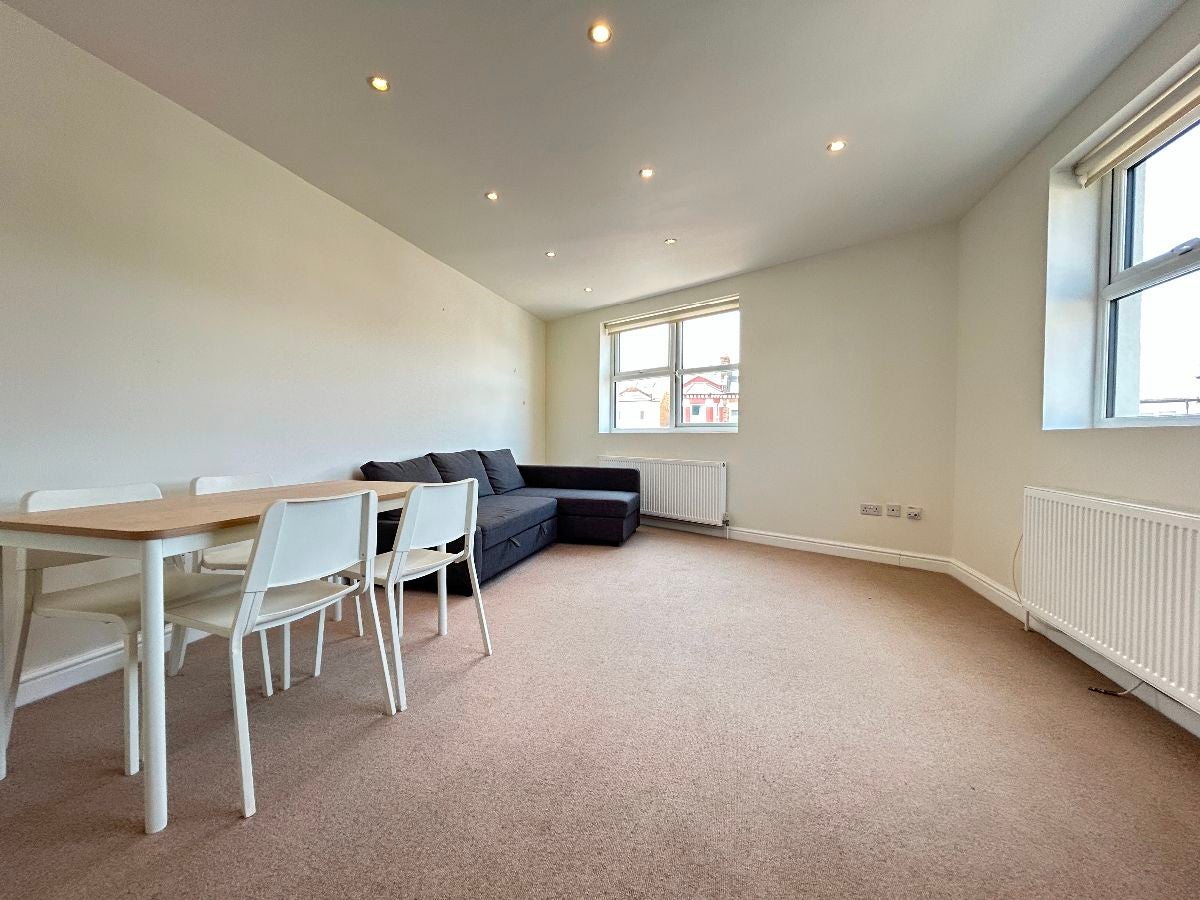 Flat Durnsford Road in Greater London