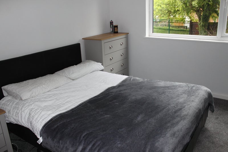 Room Queen Street in Telford