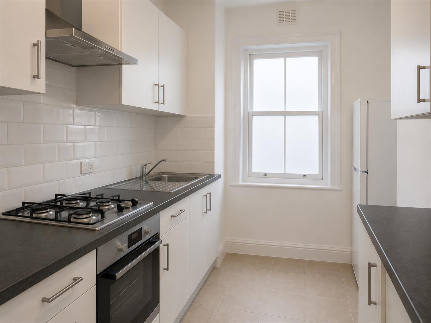 Flat Holland Road in Greater London