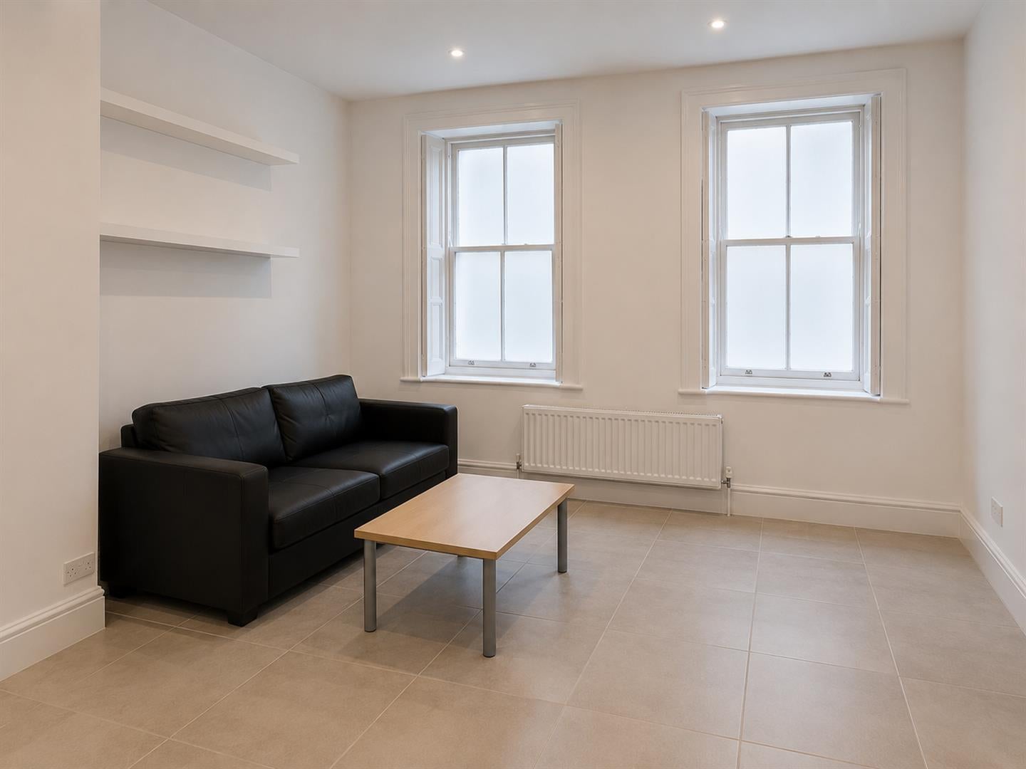 Flat Holland Road in Greater London
