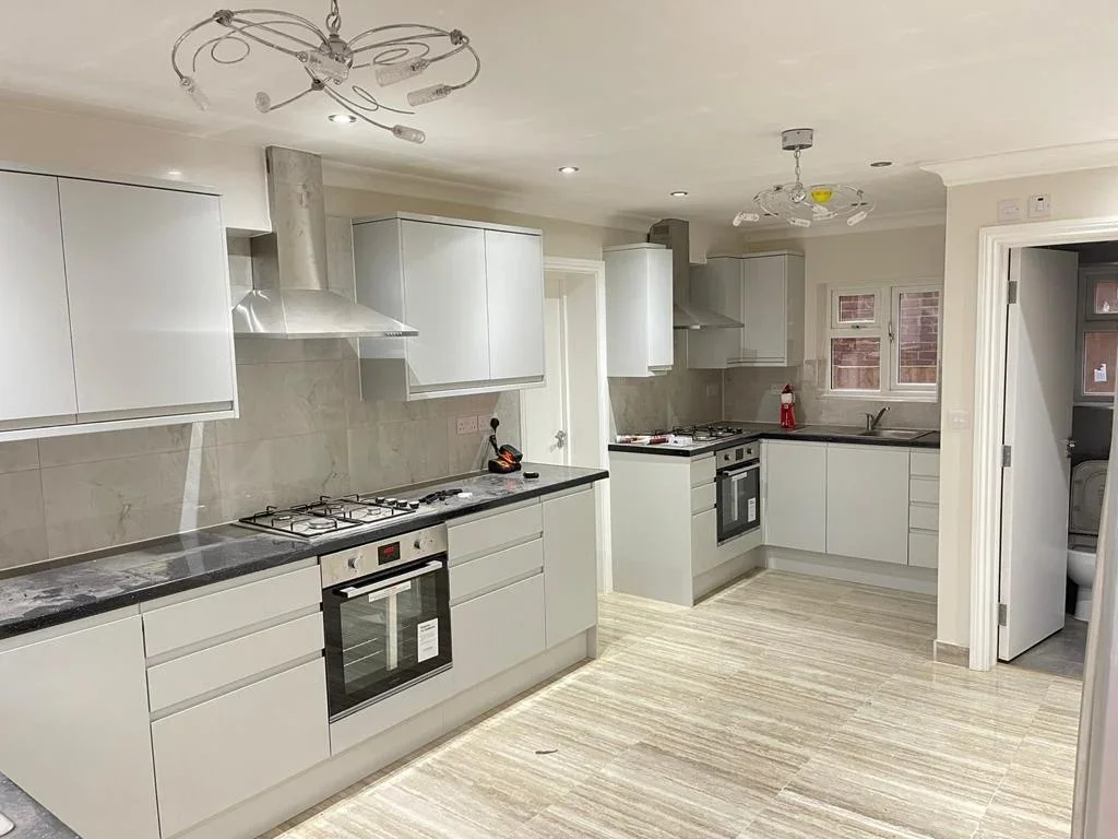 Room Strafford Road in Greater London