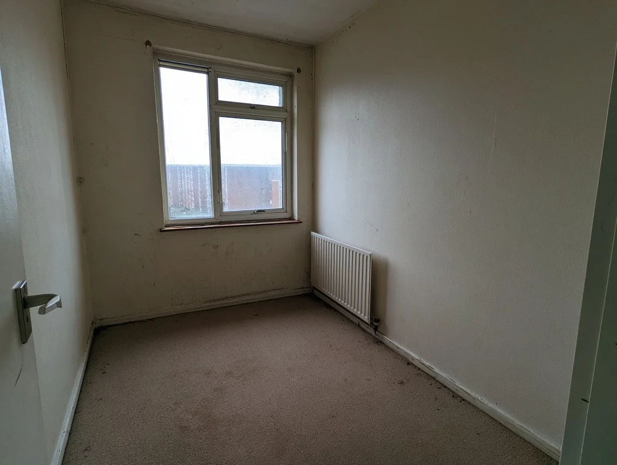 Flat Mountearl Gardens in Greater London