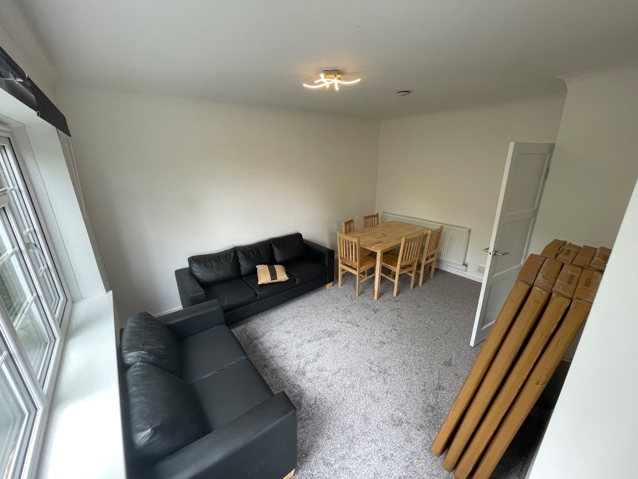Flat Gladstone Avenue in Greater London