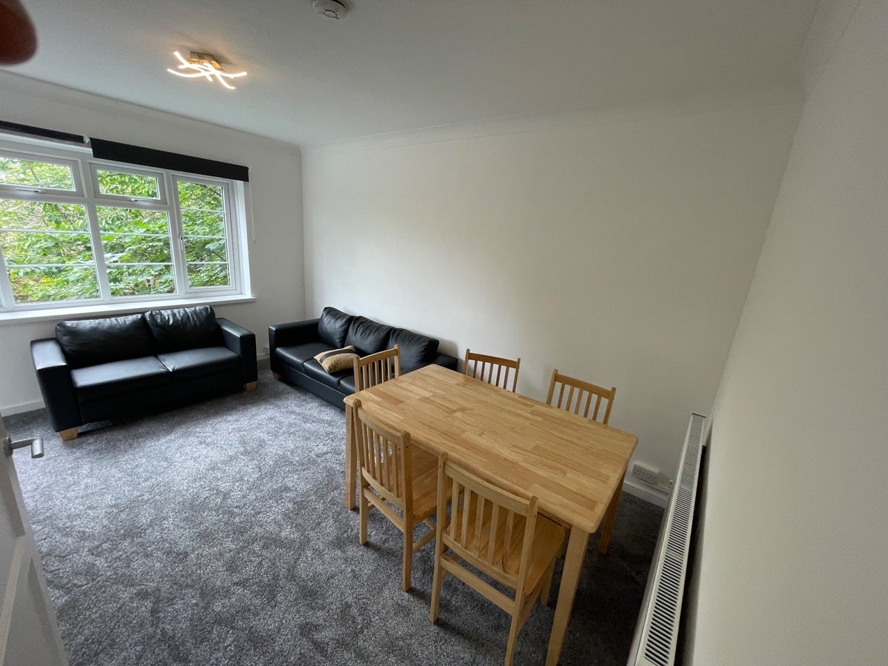 Flat Gladstone Avenue in Greater London