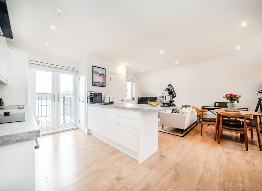 Flat Victoria Villas in Greater London