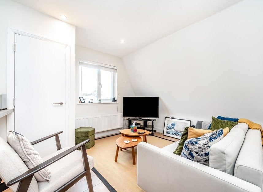 Flat Victoria Villas in Greater London