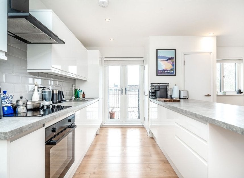 Flat Victoria Villas in Greater London