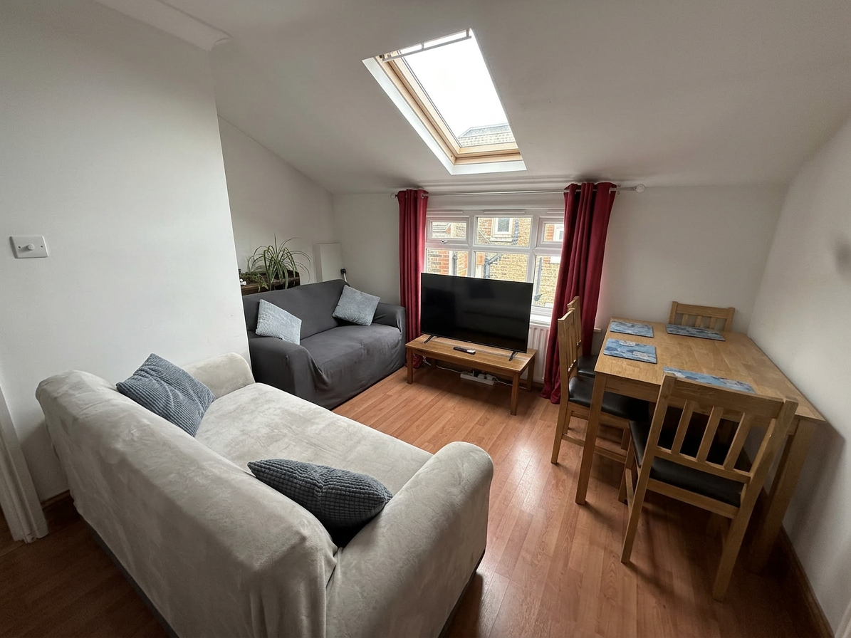 Flat Tooting Bec Road in Greater London