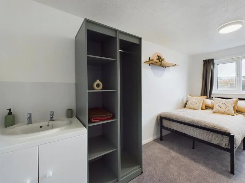 Room Sage Road in Leicester