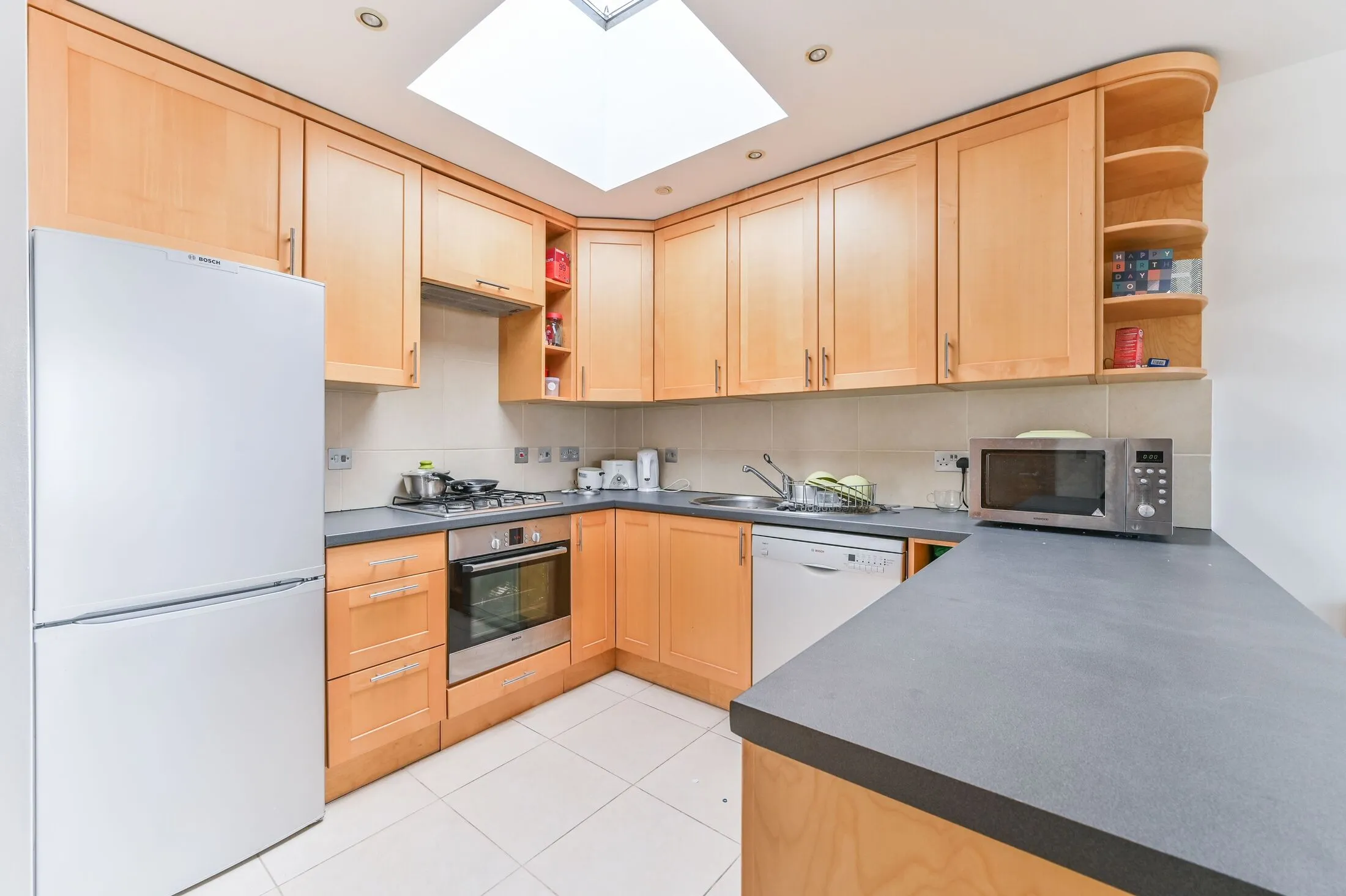 Flat Romeyn Road in Greater London