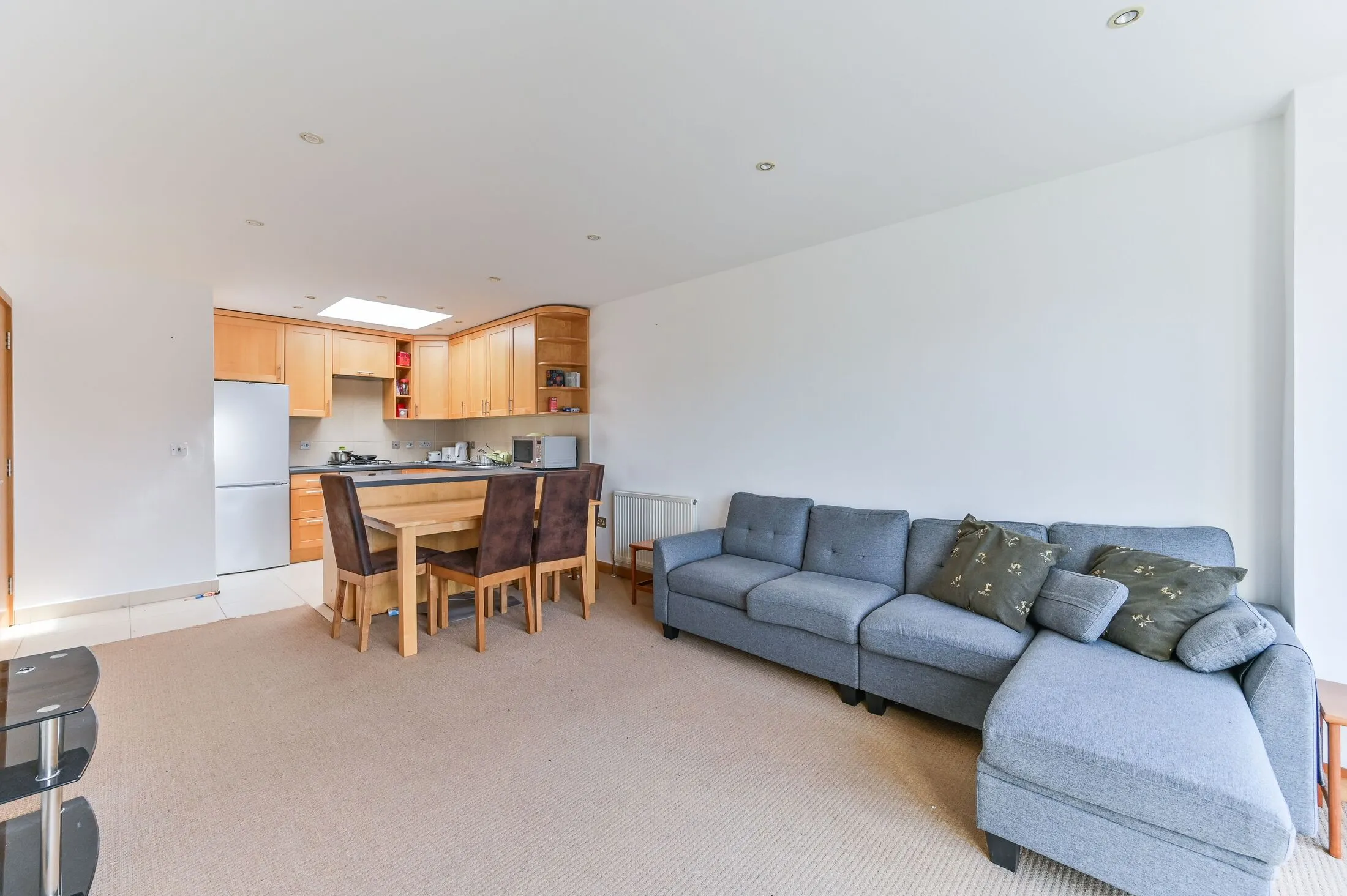 Flat Romeyn Road in Greater London