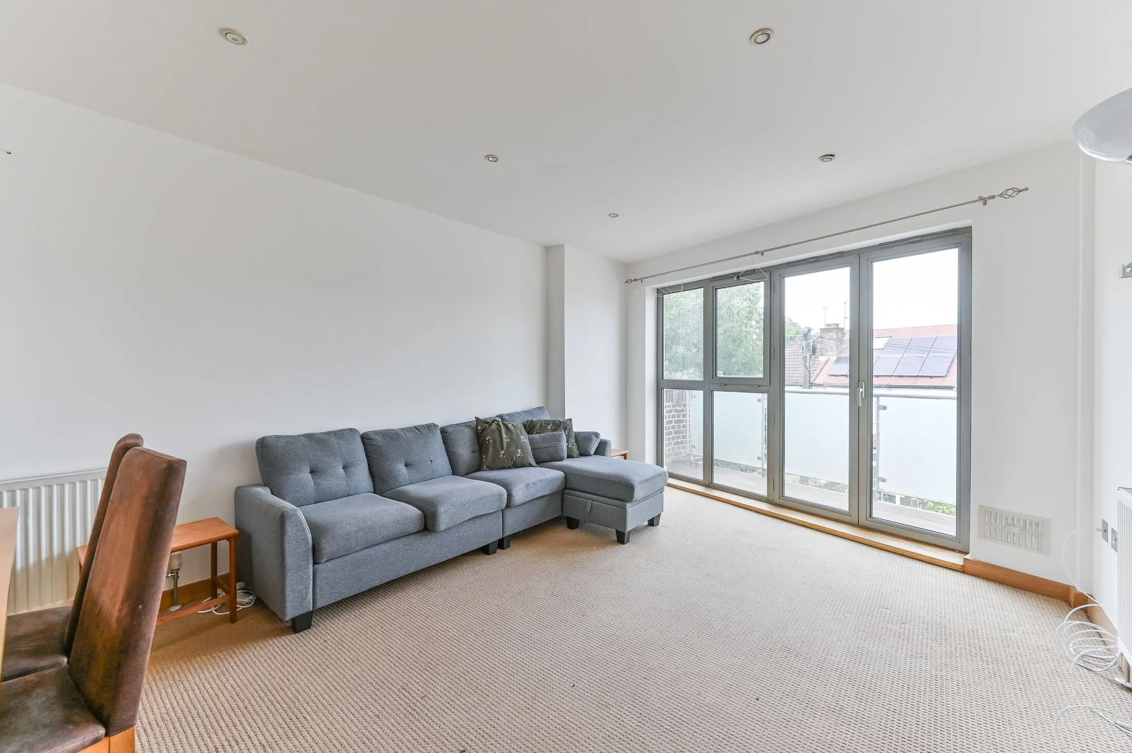 Flat Romeyn Road in Greater London