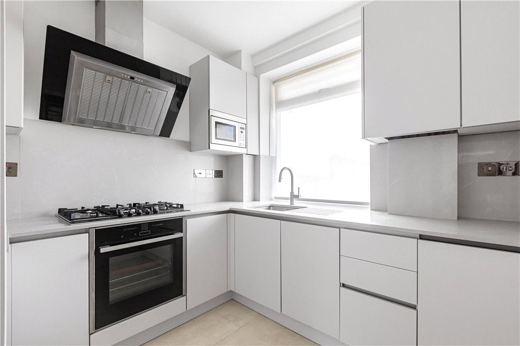 Flat Tanner Street in Greater London