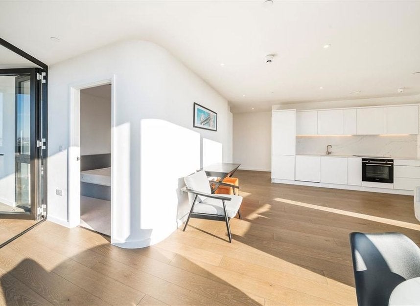 Flat Limehouse Causeway in Greater London