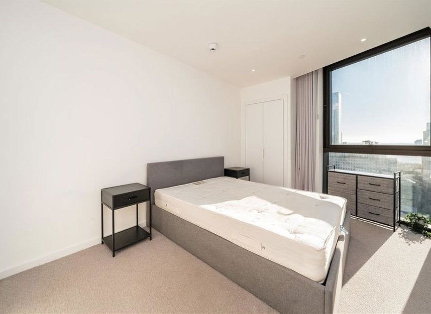 Flat Limehouse Causeway in Greater London