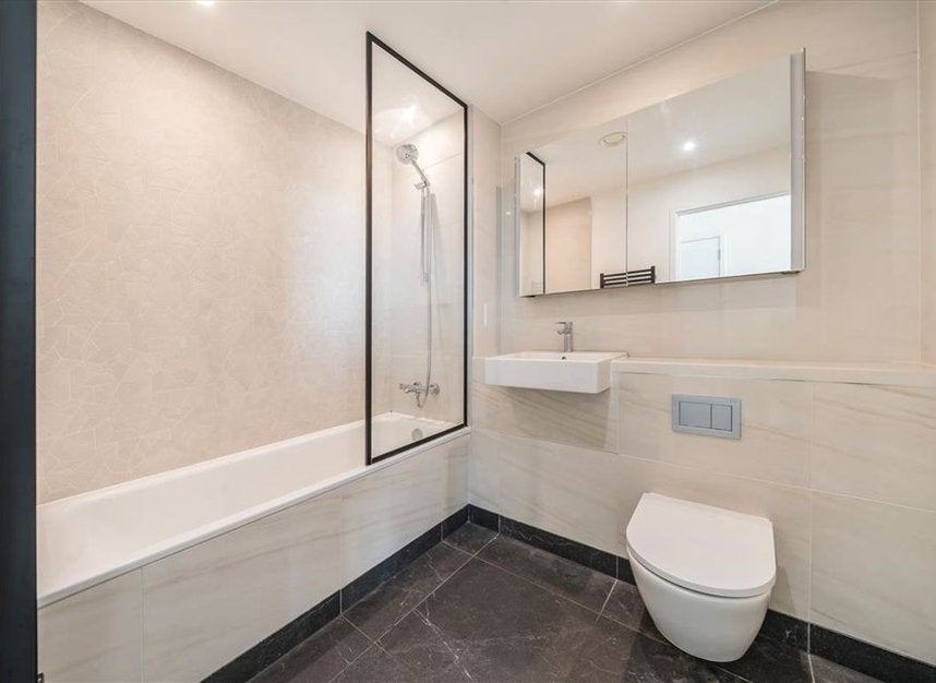 Flat Limehouse Causeway in Greater London
