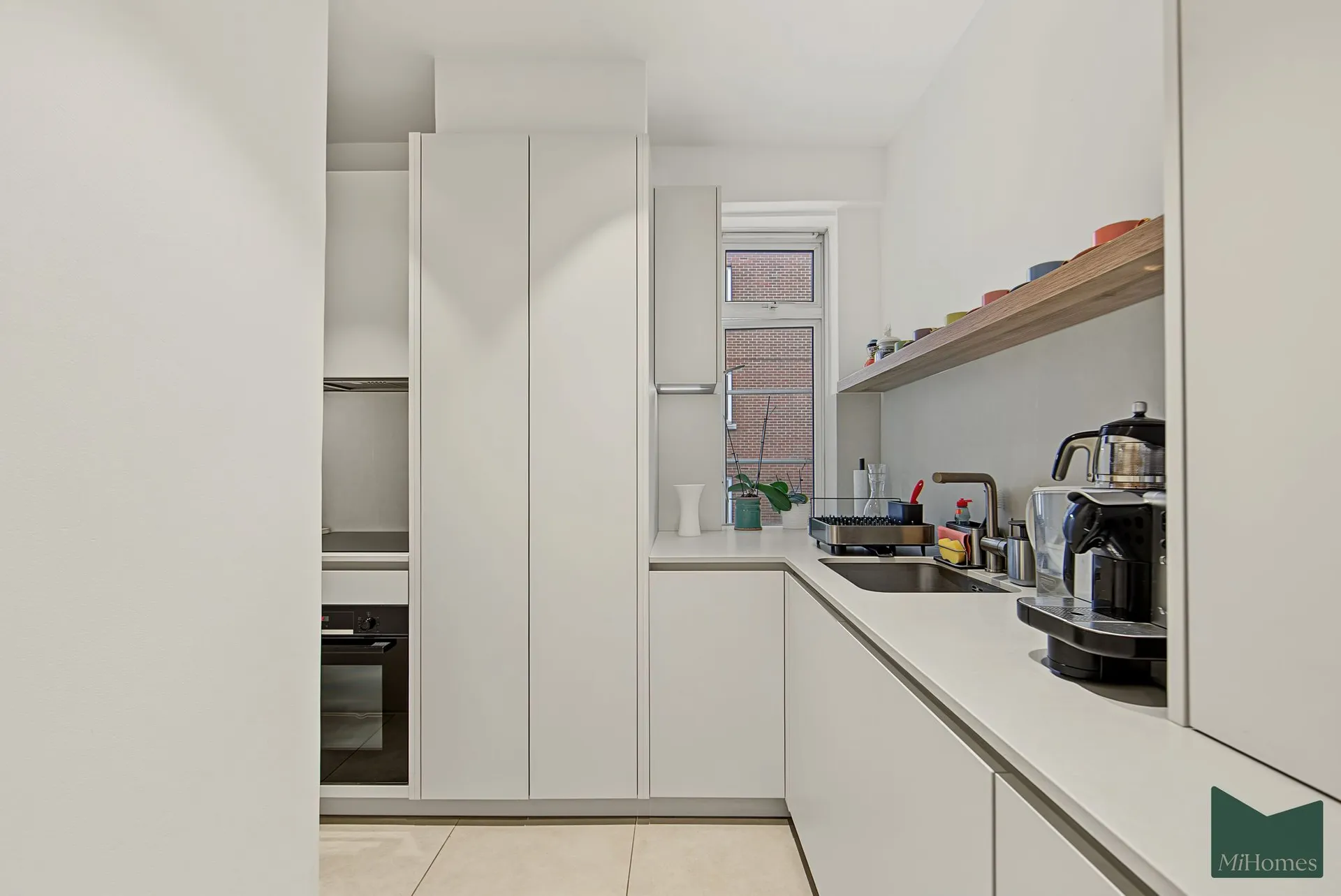 Flat Grove End Road in City of Westminster