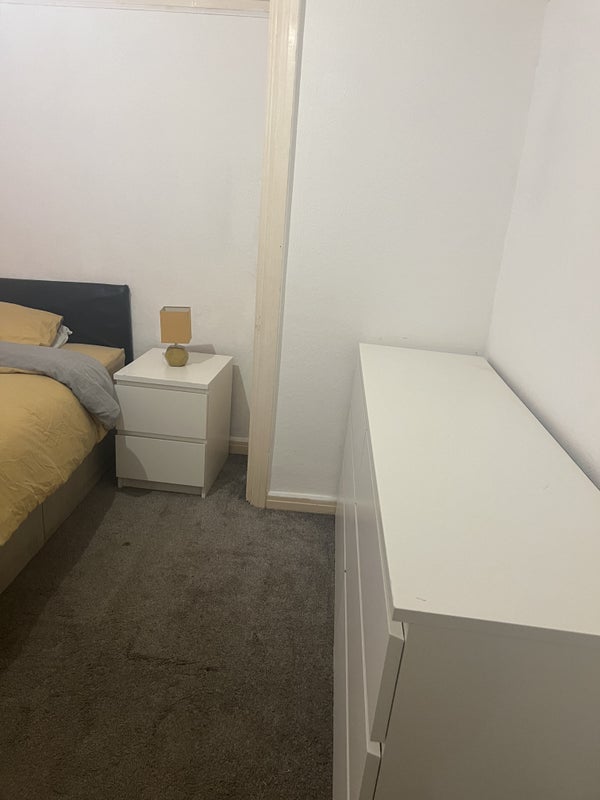 Room Elmore Road in Birmingham
