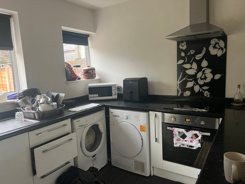 Room Elmore Road in Birmingham