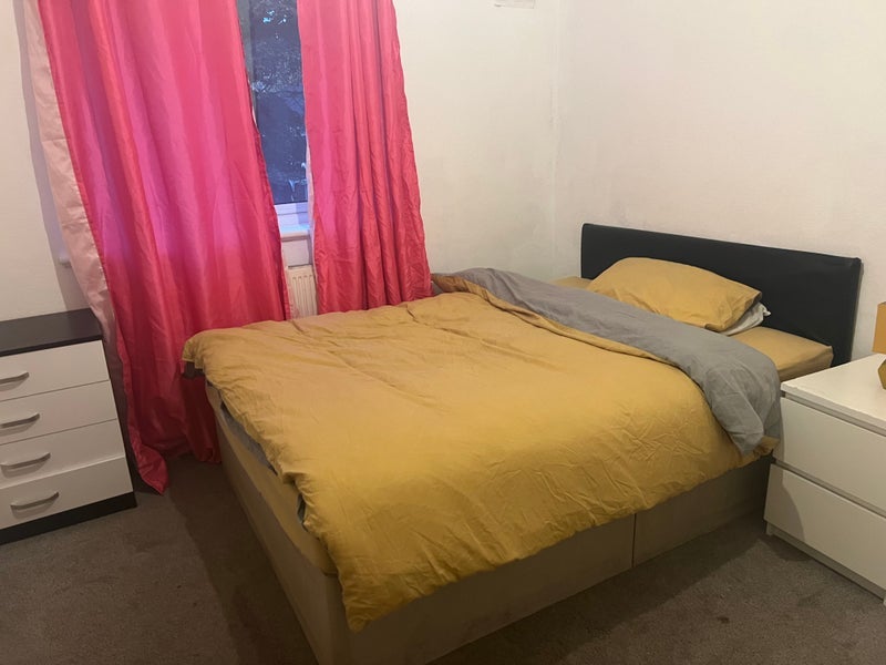 Room Elmore Road in Birmingham