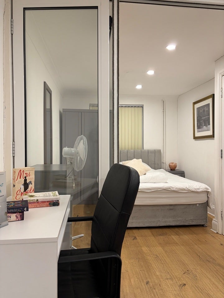 Room Bethnal Green Road in Greater London