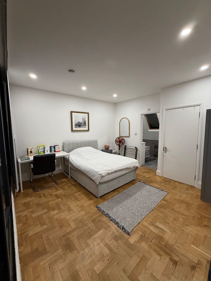 Room Bethnal Green Road in Greater London