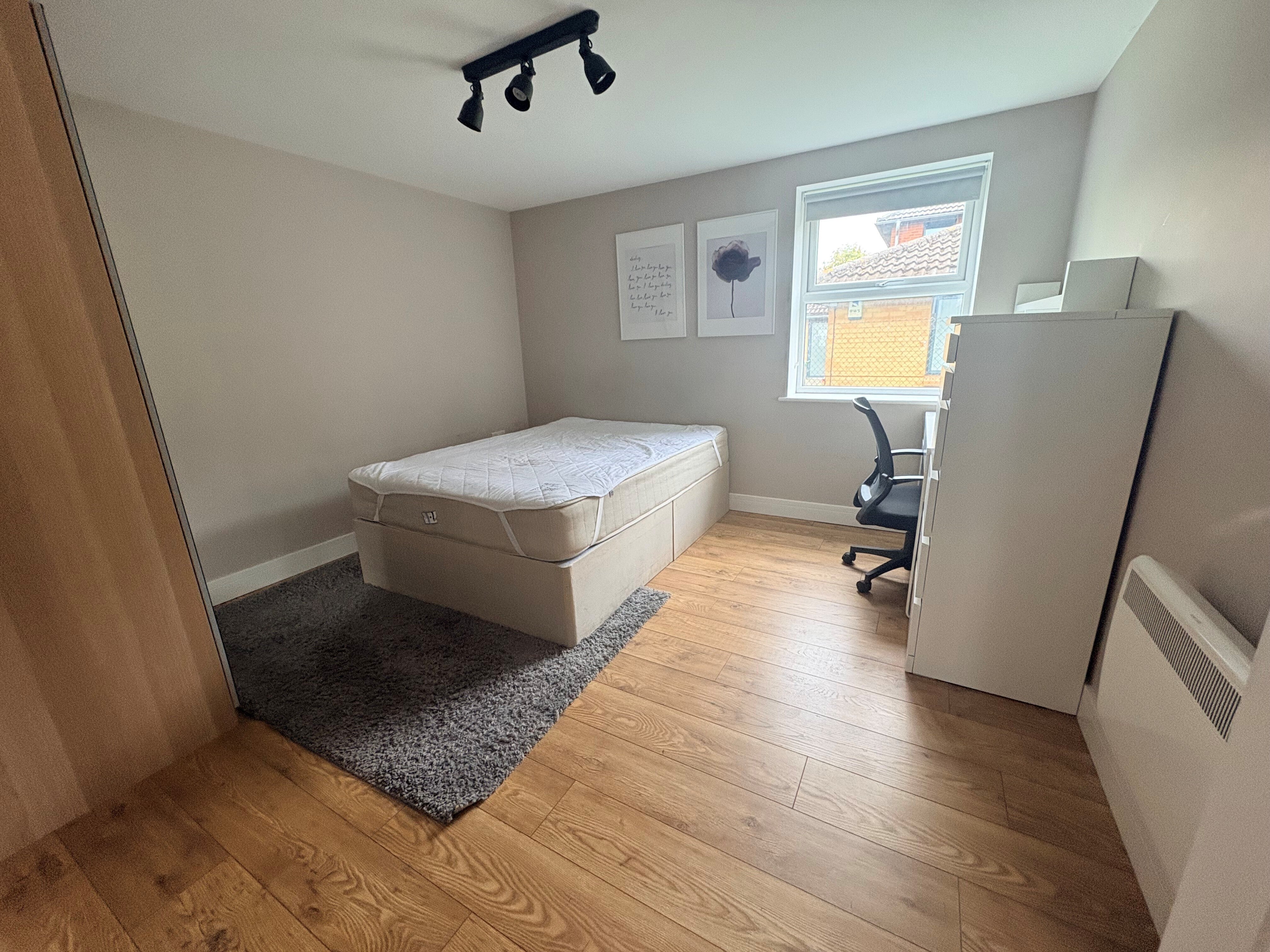 Flat Gloucester Road in Patchway