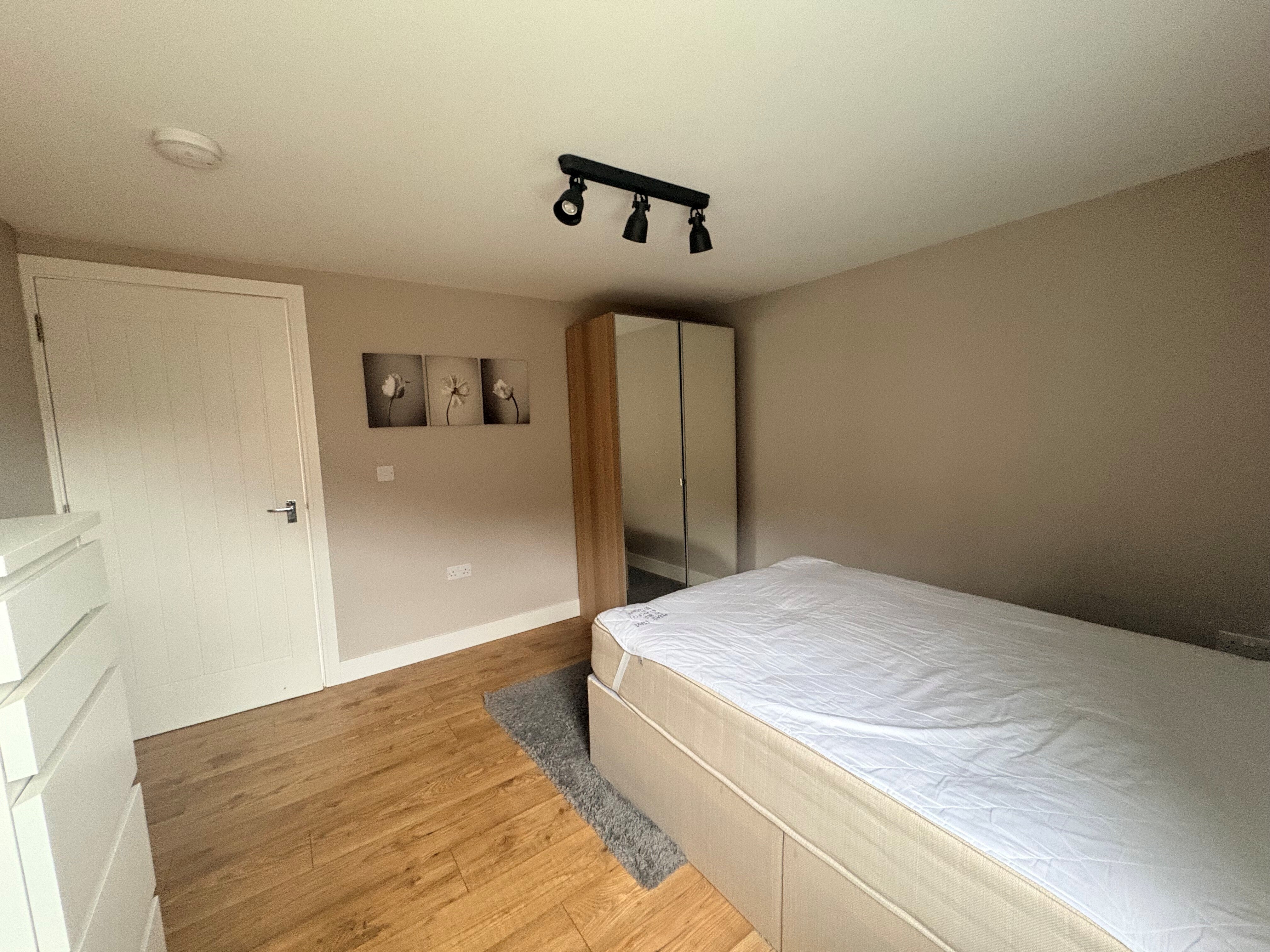 Flat Gloucester Road in Patchway