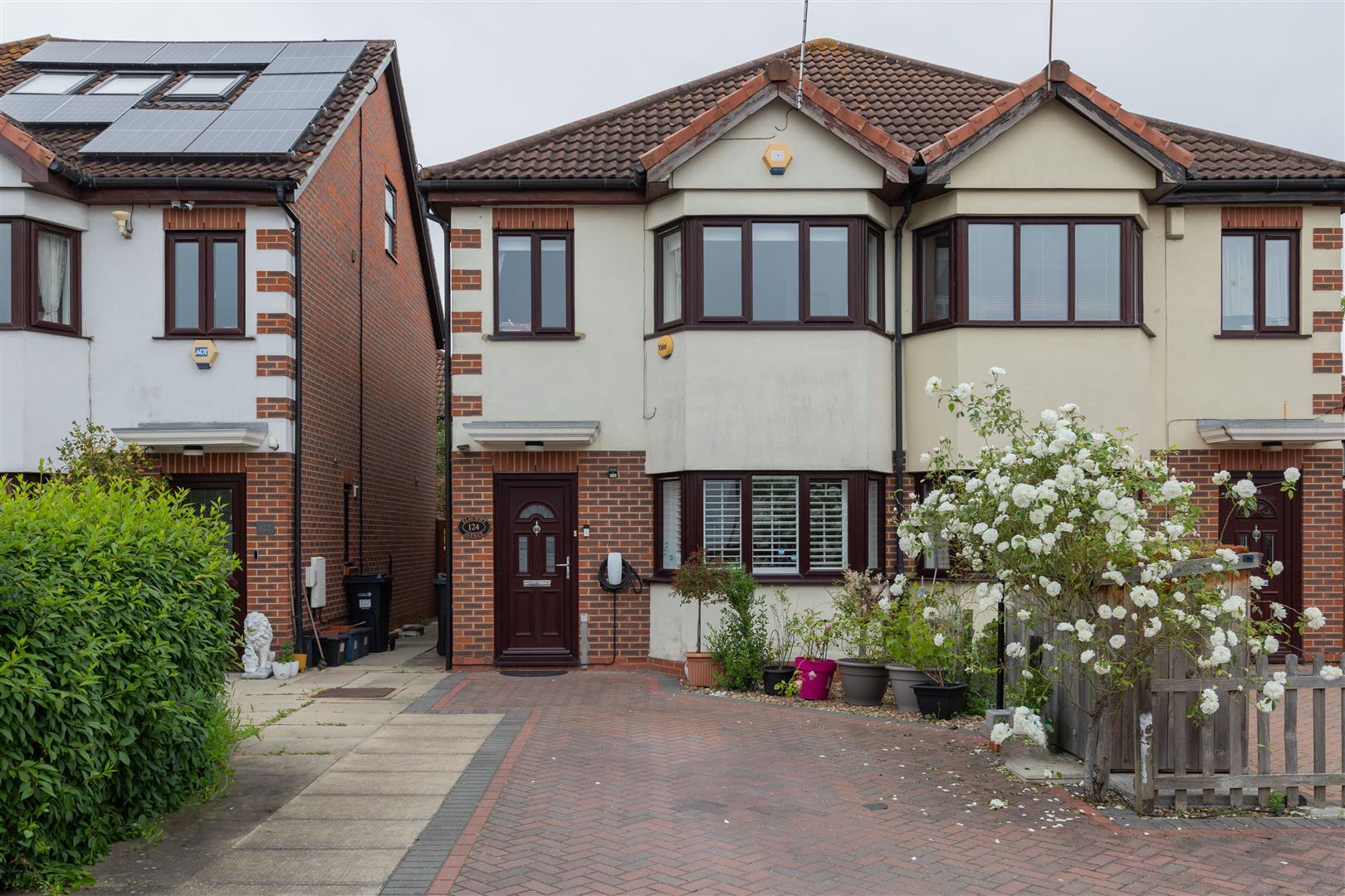 House Elmcroft Avenue in Greater London