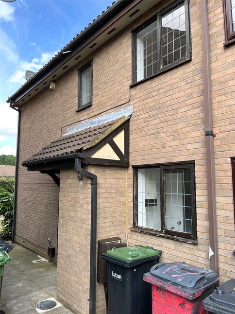 House Felbrigg Close in Luton