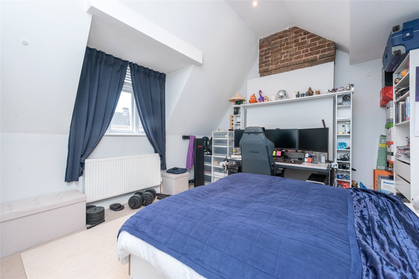 Flat Craven Park Road in Greater London