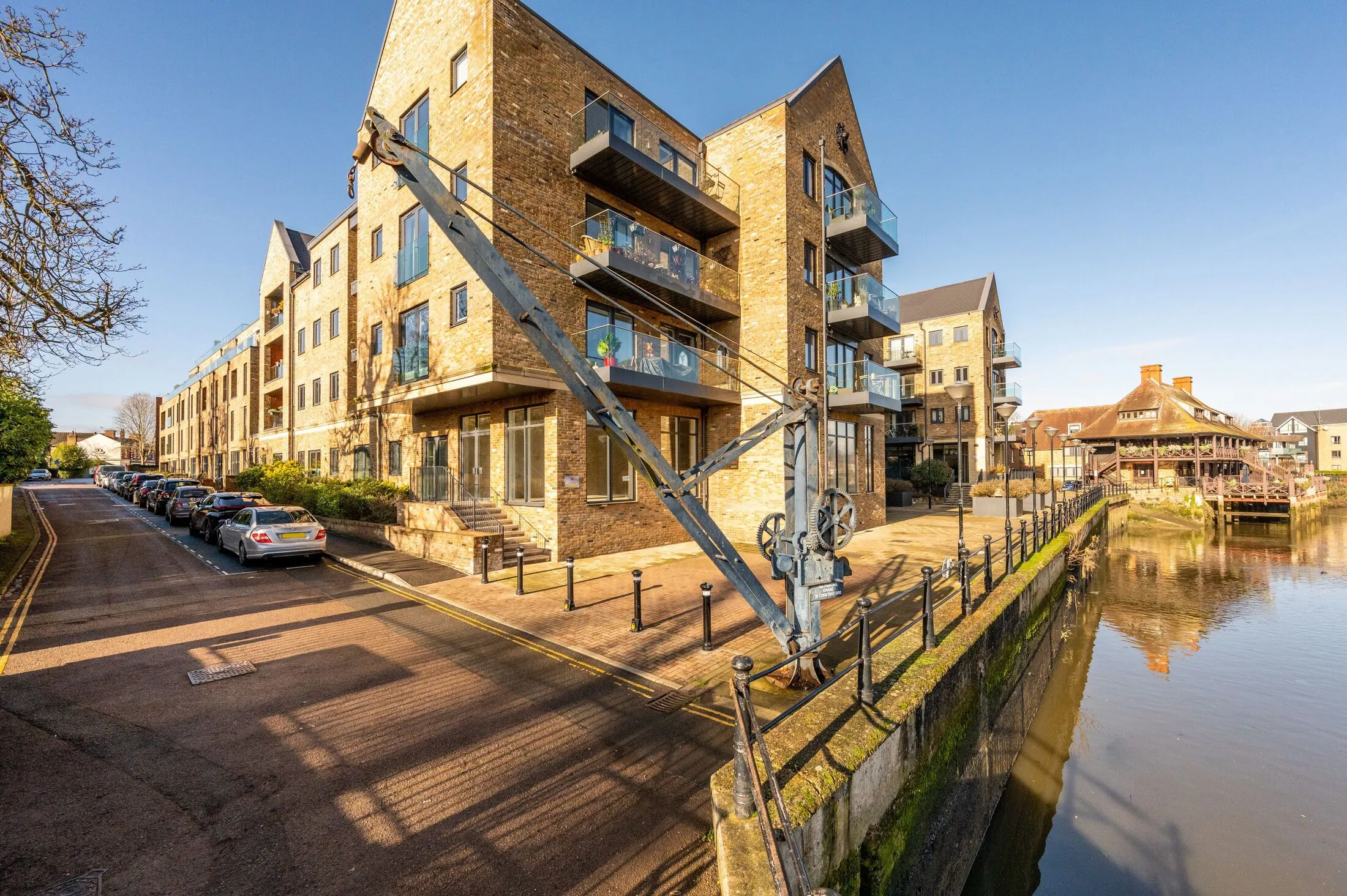 Flat Lion Wharf Road in Greater London