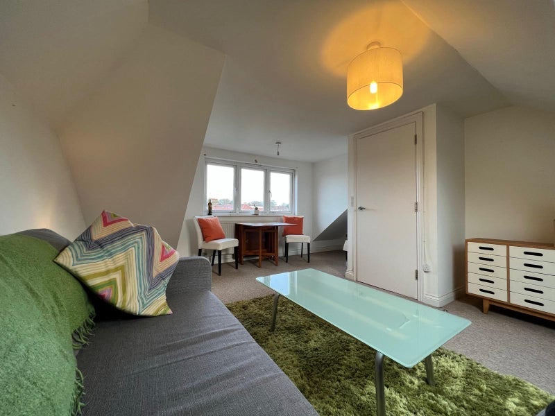 Room New Road in Greater London