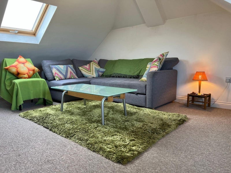 Room New Road in Greater London